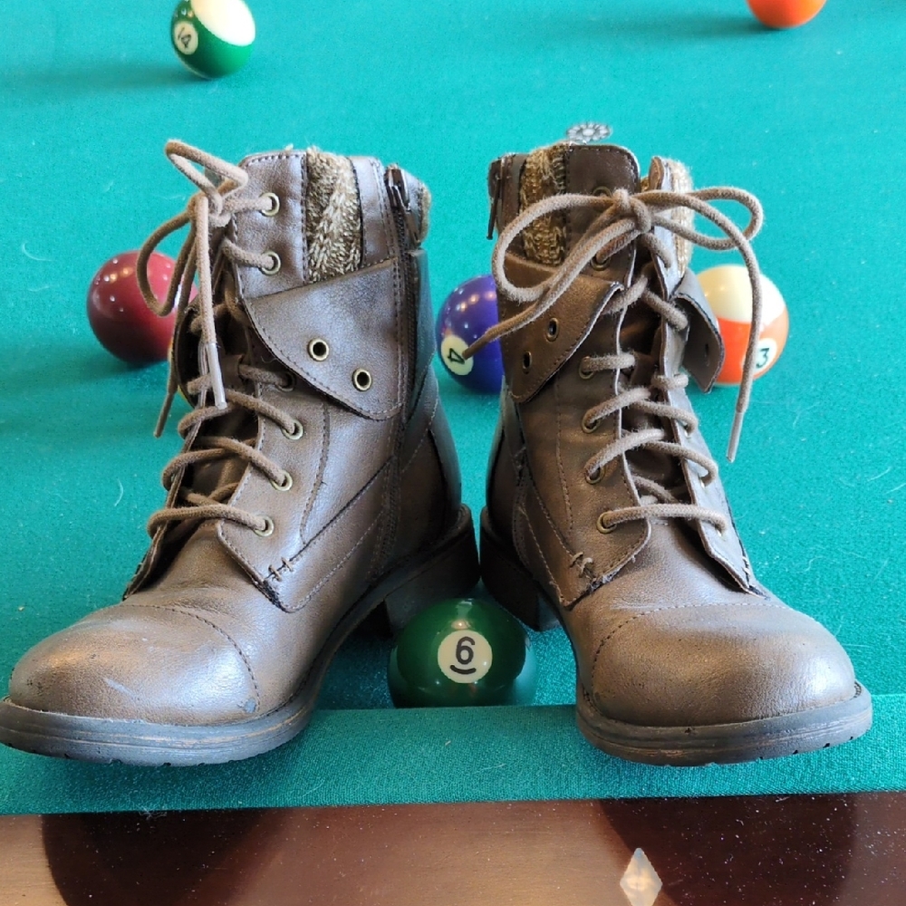 Steve Madden Gray Lace-Up Combat Boots 4( Big Kids)